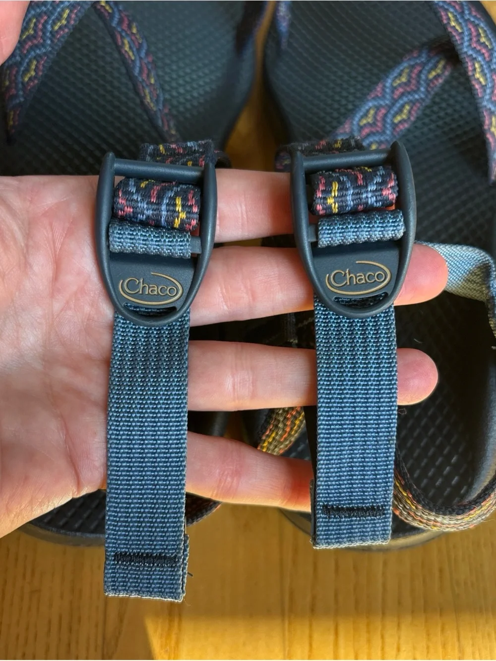 Chaco Women’s Z/1 Classic Sandals Navy Blue Pink Yellow Waves Z1 Shoes Size 9